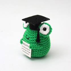 Chapeau de docteur noir fruit grenouille verte carte h