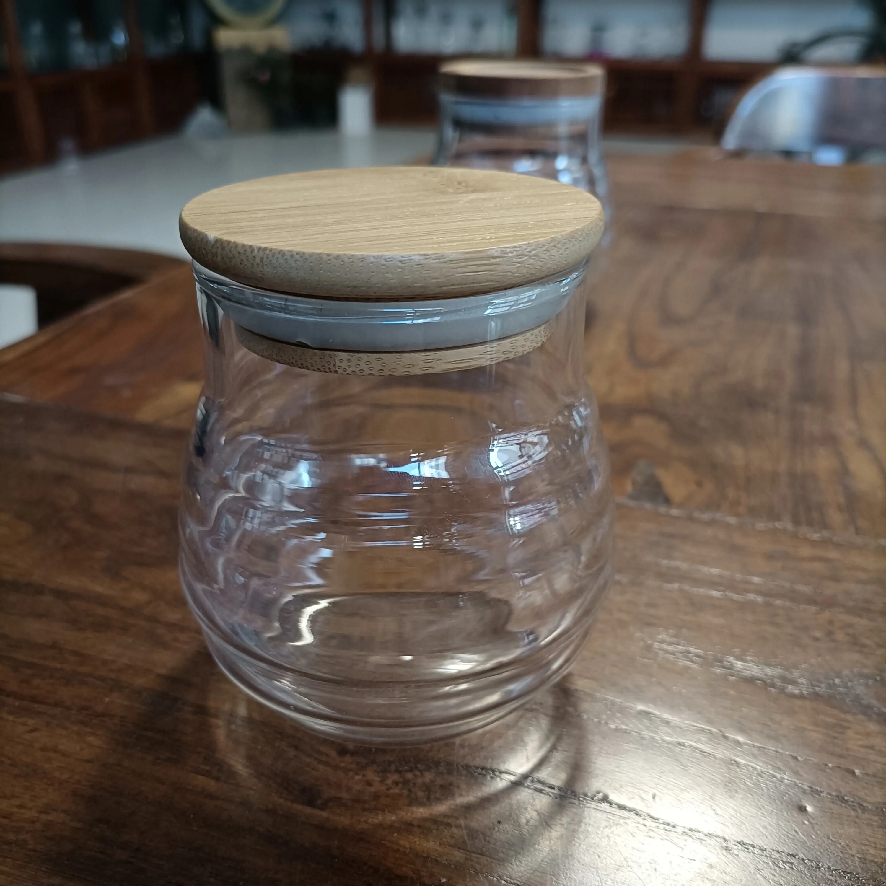 Commercio all'ingrosso cucina rotonda sale di spezie barattolo contenitore di vetro vasetti di condimento con coperchio in legno coperchio di bambù