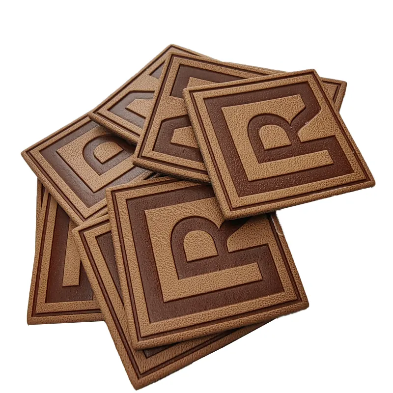 Nouvelle impression personnalisée écologique feuille en relief marque dorée Logo étiquette de luxe Denim patchs en cuir véritable avec taille