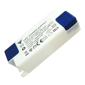 工場直接LEDパネルライトドライバーCE CB TUV DLC認定のパネルライトおよびシーリングライト用の絶縁LEDドライバー - Product Image 1