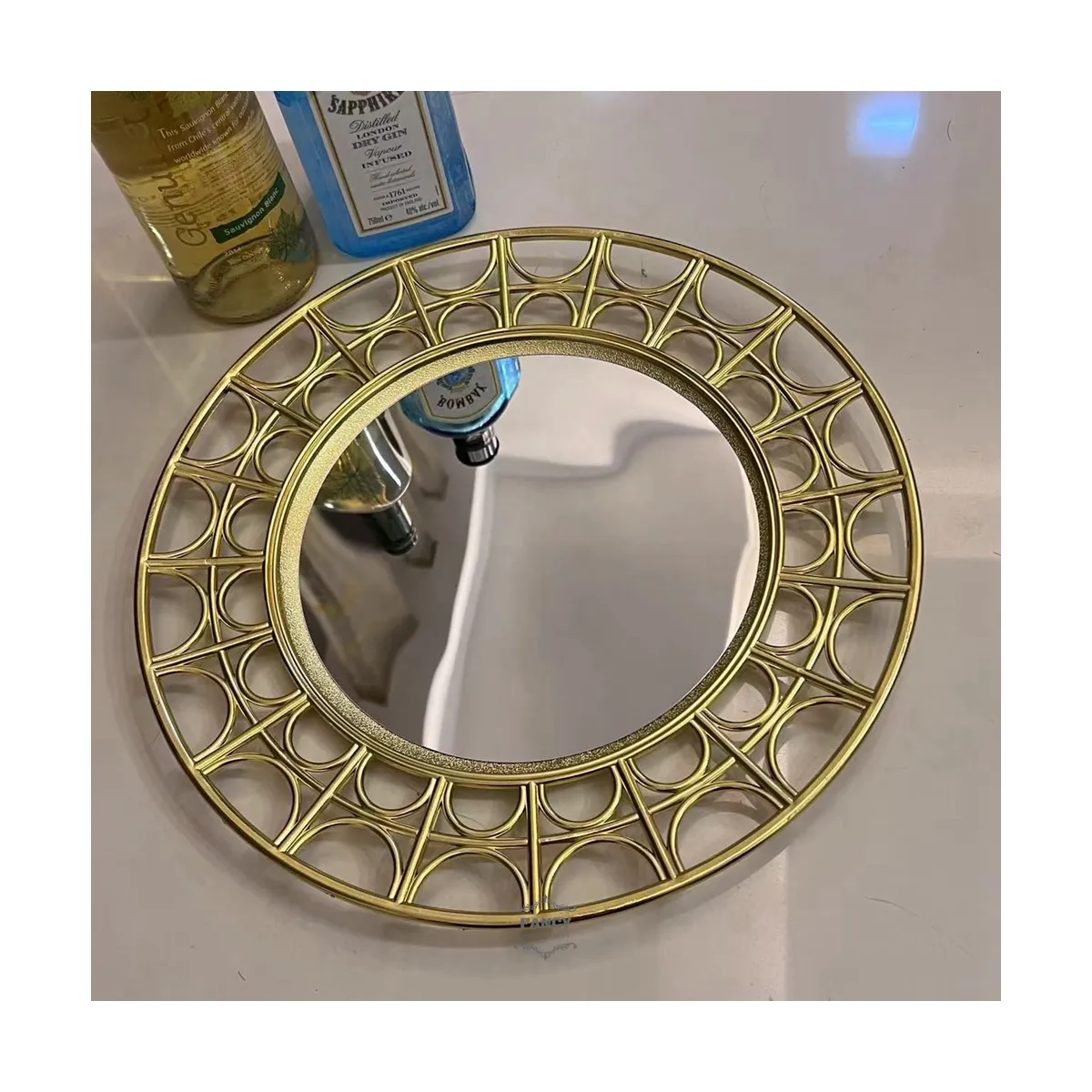 Piring pengisi daya perunggu antik Trim emas dengan cermin untuk pesta pernikahan Natal