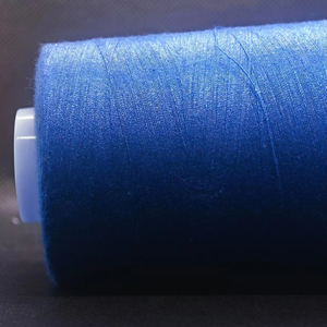 Hilo de coser de poliéster hilado 100% de alta calidad del fabricante 40/2 Overlock de patrón teñido de alta tenacidad - Product Image 1