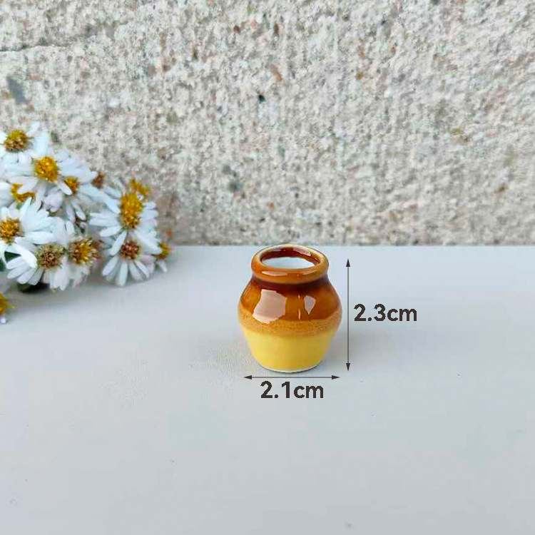 Jaune brunâtre (un aimant a été fixé)