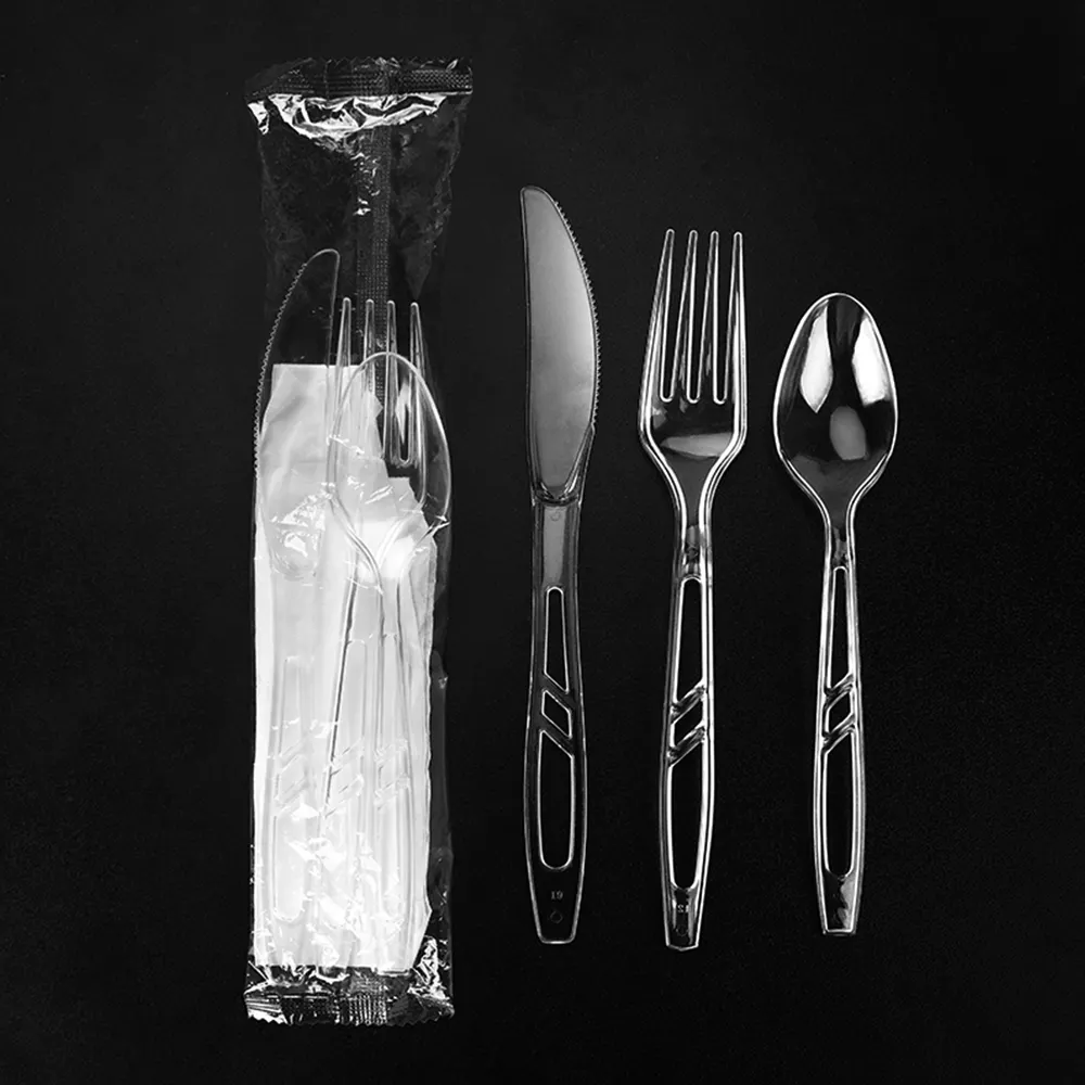 Venda quente restaurante tirar talheres descartáveis plástico garfo colher facas conjunto personalizado com guardanapo