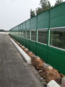 Barrière Temporaire Anti-Bruit Conçue pour Réduire la Transmission du Bruit et Absorber Efficacement le Son sur les Chantiers - Product Image 4