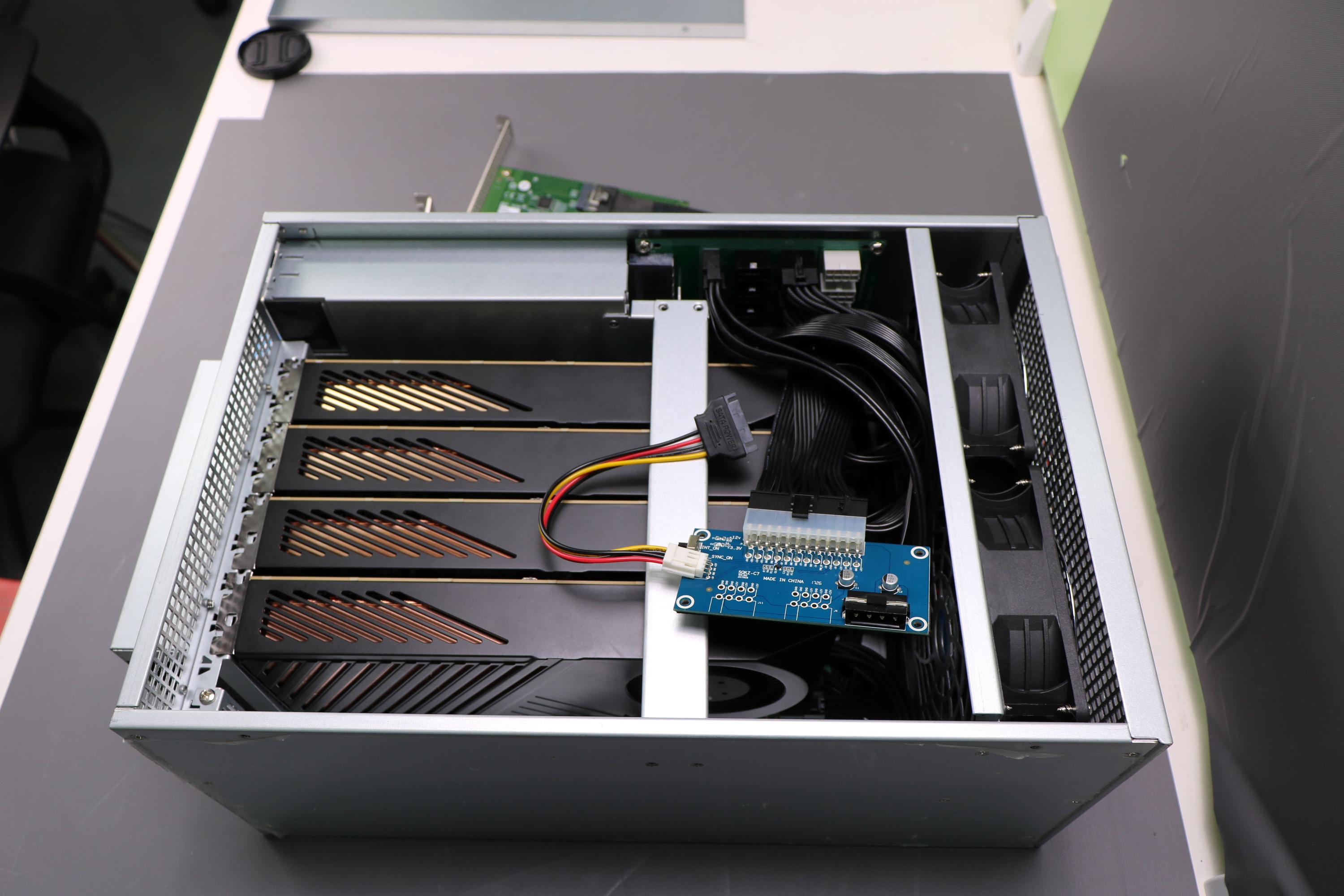 Station d'extension externe 4 GPU PEX88096