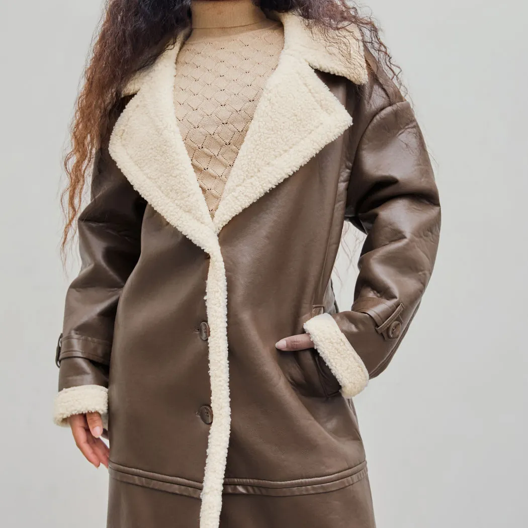 Vrouwen Custom Knus Turn Down Kraag Lange Mouwen Dikke Shearling Trenchcoat Klassieke Bruine Faux Zachte Sherpa Knoop Lange Jas