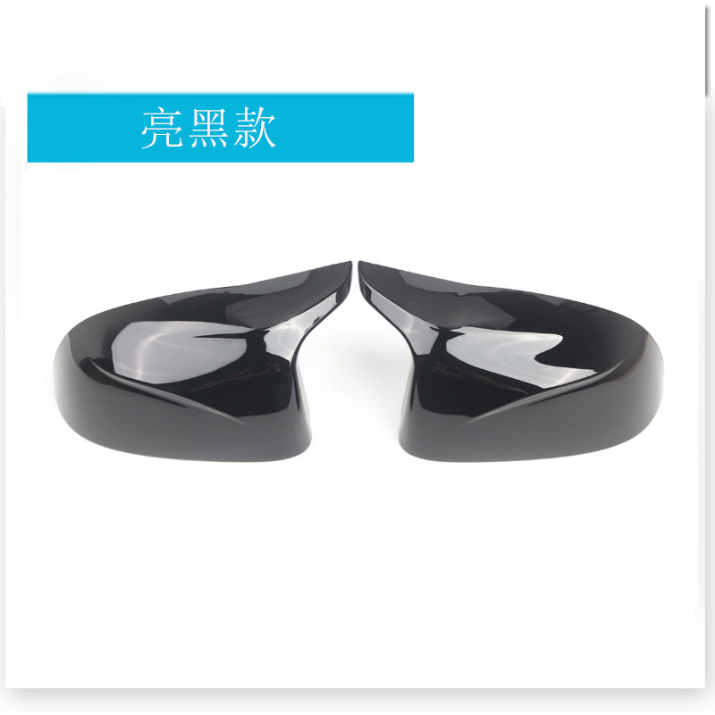 Une paire de noir de jais