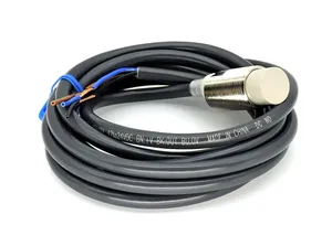 100% di alta qualità marca E2e-x2d1-n Omr interruttore di prossimità sensore capacitivo rettilineo tre-stream parti di automazione