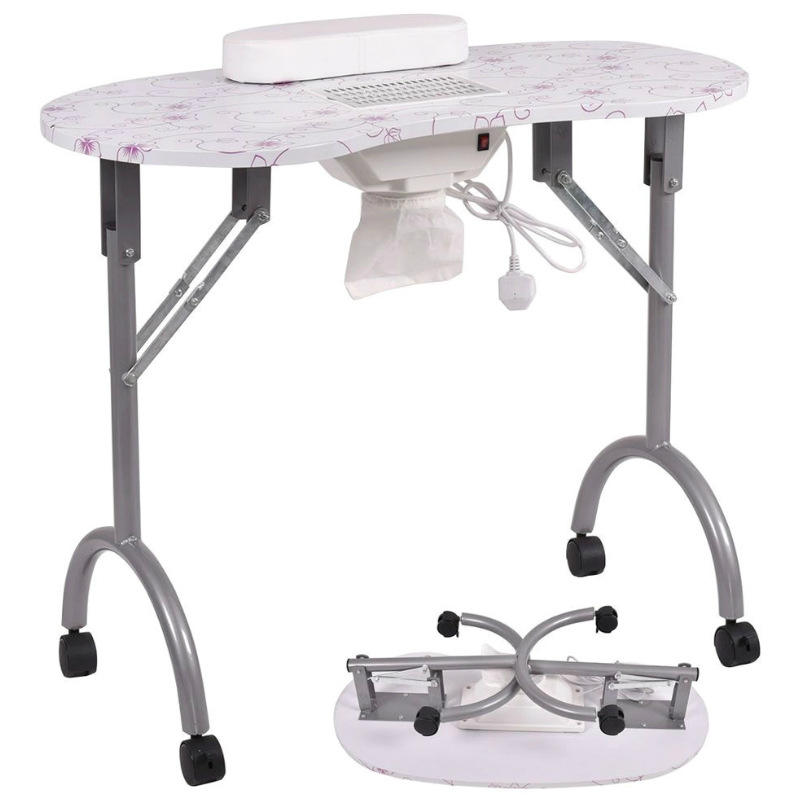 Blanco con estampados y abanico.