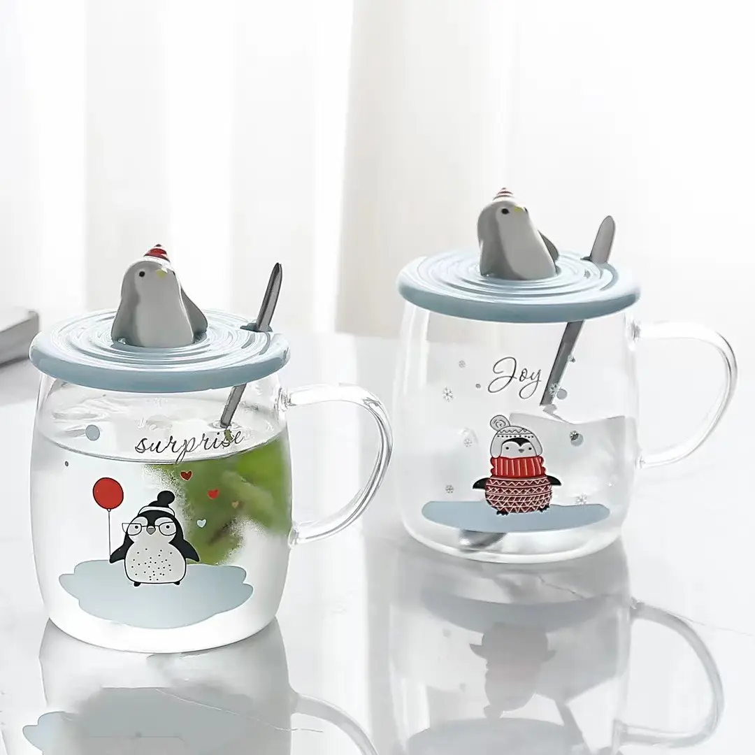 Muñeco de pingüino 3D de dibujos animados japoneses, vaso de cristal transparente con tapa, cuchara, regalo, con mango, logotipo personalizado, gran oferta