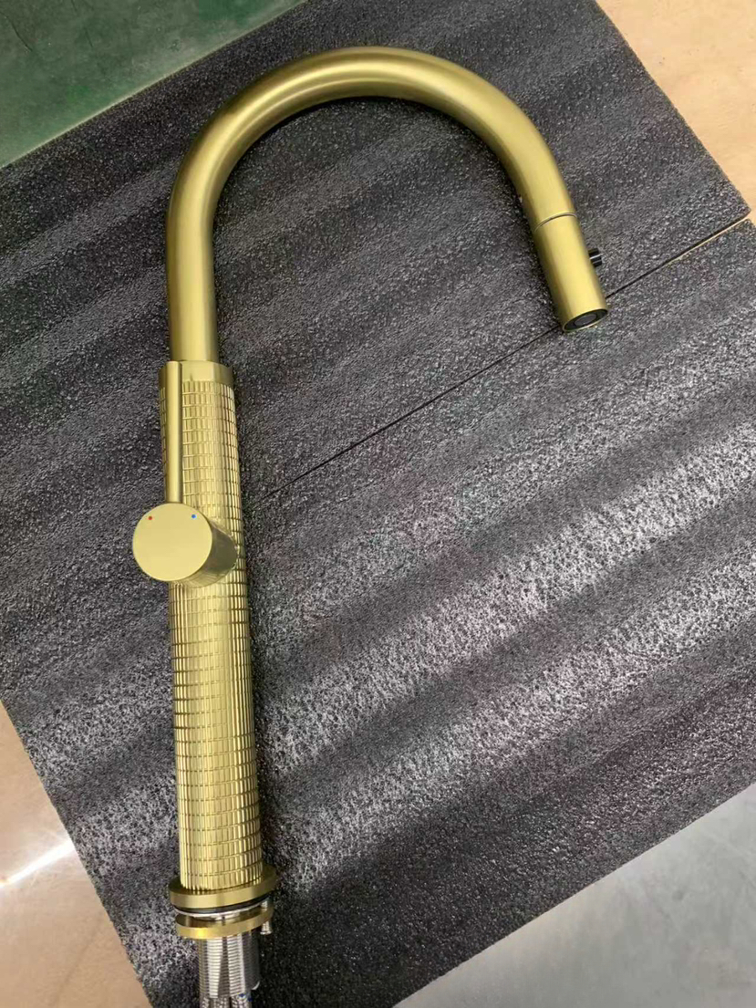 Brushed gold seal matte oil