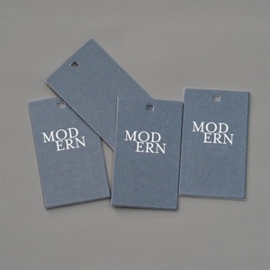 Etiquetas colgantes de laminación mate personalizadas con logotipo impreso, cadena de tarjetas de Papel Sostenible para ropa - Product Image 2