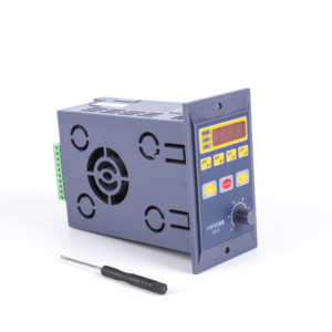 Convertidor de frecuencia 0.2kw,0.4kw,0.75kw VFD Serie EE. UU. Mini Inversor Entrada Monofásica220v Salida Trifásica220v - Product Image 2