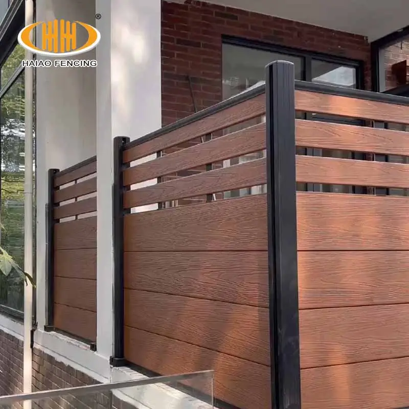 Vente en gros panneaux de clôture composites imperméables en bois plastique planche de jardin matériau utilisé pour l'extérieur clôture wpc pour la vie privée