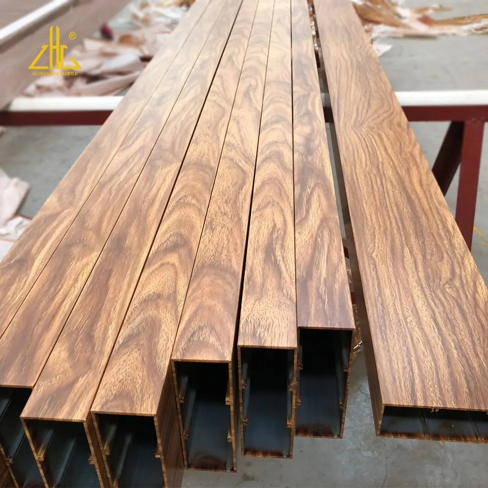 6063 t5 verniciatura a polvere di legno del grano di alluminio tubo quadrato profilo per decorazione mobili