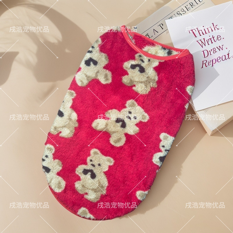 Ropa de oso rojo