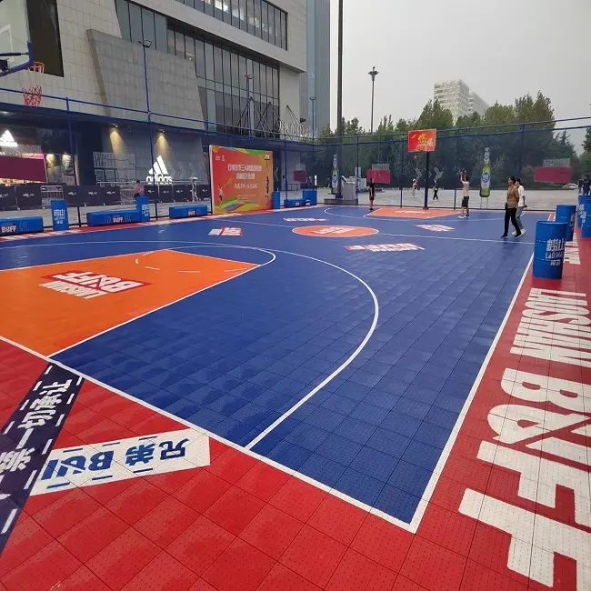 24' x 26' ineinandergreifende Platte Premium stoßdämpfendes Basketballplatzschild individueller Satz