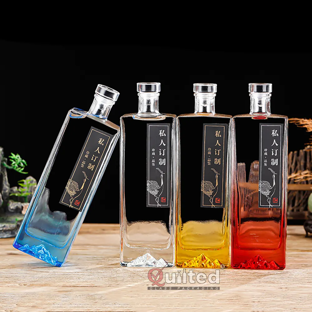 Benzersiz oyma düz temizle cam şişe boş viski şişesi votka 500ml mantar tequila liqueur şişe ile 1000ml