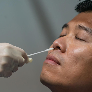Fabrika tek kullanımlık laboratuvar test genetik test steril ev oral DNA örnek toplama ulaşım naylon floklu burun çubuğu - Product Image 1