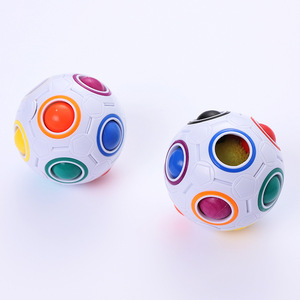 Hot Selling Kunststoff <span class=keywords><strong>Puzzle</strong></span> Ball Würfel World Cup-Themen Brain Teaser und Stress Zappeln Spielzeug Lernset für Kinder