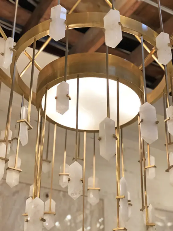 Moderno americano di lusso in rame lampada da soggiorno in pietra di alabastro con luce in pietra per ristorante grande lampadario a tre livelli in ottone