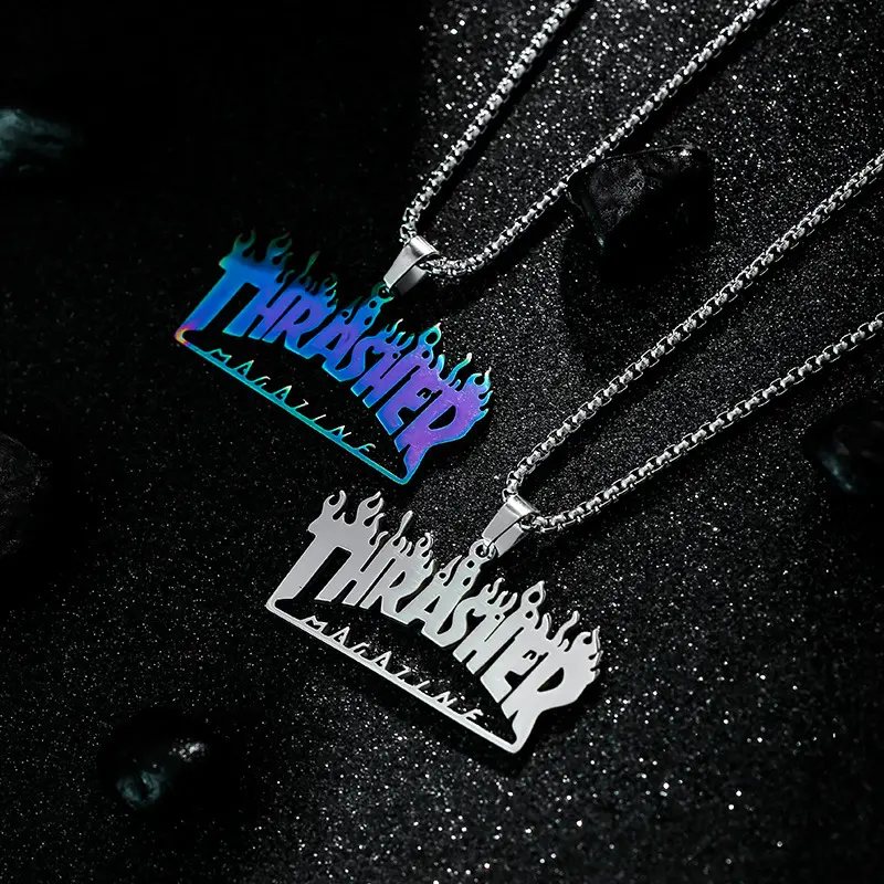 Alta calidad Hip Hop LOGO personalizado Acero inoxidable Thrasher colgante collar impermeable llama fuego letra nombre encanto collares