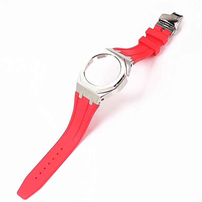 Coquille argentée + bracelet en silicone rouge