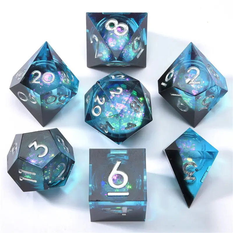 Nuovo Design Liquid Core dadi Set DND dadi in resina poliedrica con bordi affilati RPG Dungeons giochi da tavolo dadi affilati personalizzati