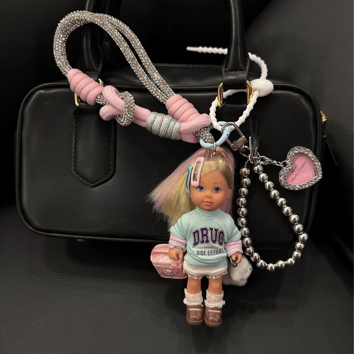 Accesorio para chupete con diseño de corazón rosa disponible