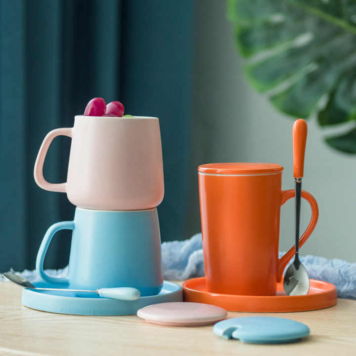 Neues Design im nordischen Stil Farbige Glasur Matte Keramik-Wasserschale Orange Paar Kaffeetasse mit kleinem Teller Löffel deckel