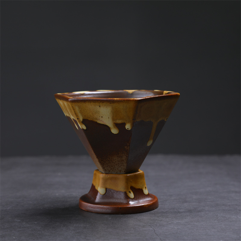 211-une petite tasse à café diamant fond-brun-170ml