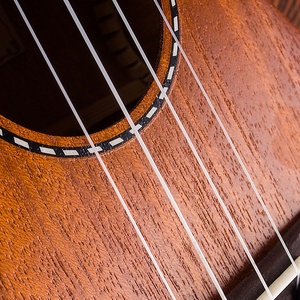 Juego de cuerdas de fábrica de ukeleles y guitarras pequeñas, cuatro cuerdas de nailon para instrumentos de cuerda, empaquetadas en el Reino Unido