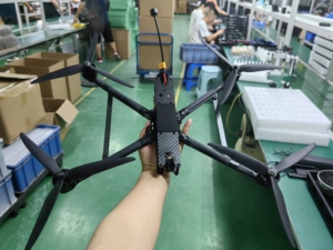 飛行距離が15〜20km、ペイロードが6kgのFPV 10インチで、AIおよびGPSポジショニング機能を装備できます。 - Product Image 3