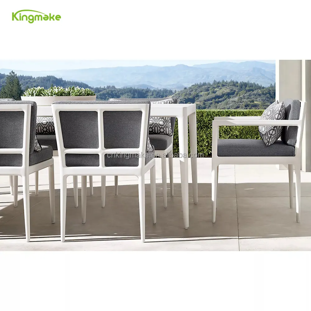 Ensemble de salle à manger d'extérieur de luxe avec cadre en aluminium et tube rond table et chaises 8 places avec coussin