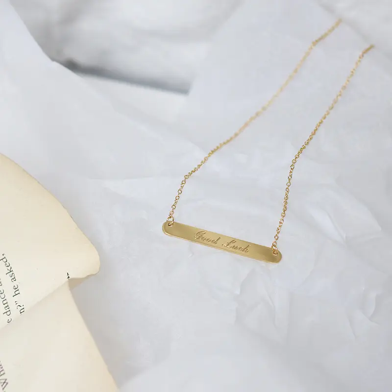 Collar de barra de acero inoxidable grabado personalizado para mujer, cadena de eslabones de oro de 18K, con texto de buena suerte, delicado, resistente al agua, venta al por mayor