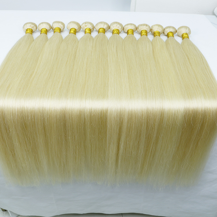 613 Cheveux raides
