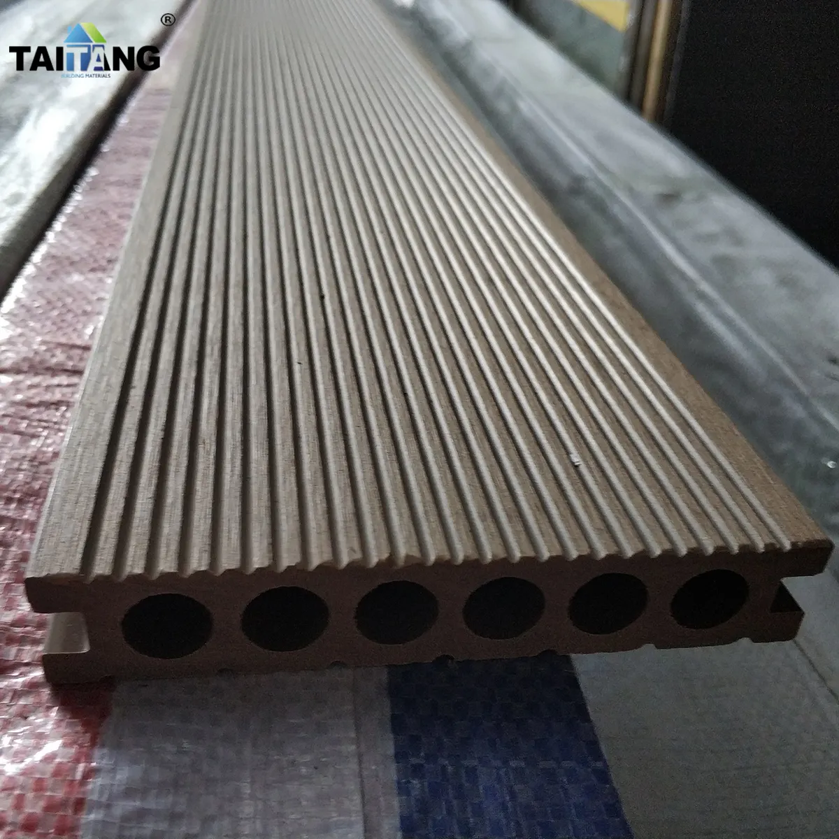 Co Extrusion Wpc Pvc Decking Outdoor Interlocking Patio Decking Tiles