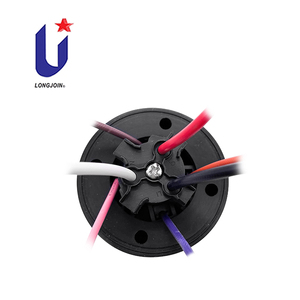 Controlador de atenuación de nivel IP54 con enchufe de corriente nominal de 15 amperios y receptáculo de enchufe para solución de iluminación - Product Image 3