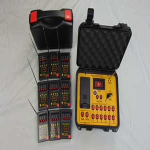 DB04R-9 รีโมทคอนโทรลไร้สาย 36 ช่องดอกไม้ไฟ pyrotechnics ระบบยิงดอกไม้ไฟสําหรับงานแต่งงาน เวทีไฟเย็นสีเหลือง - Product Image 1
