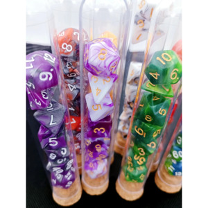 100 farklı stilleri karıştırma renk 7 adet şeffaf çokyüzlü zar Set plastik şişe için D & D rol oynayan masa oyunları - Product Image 4