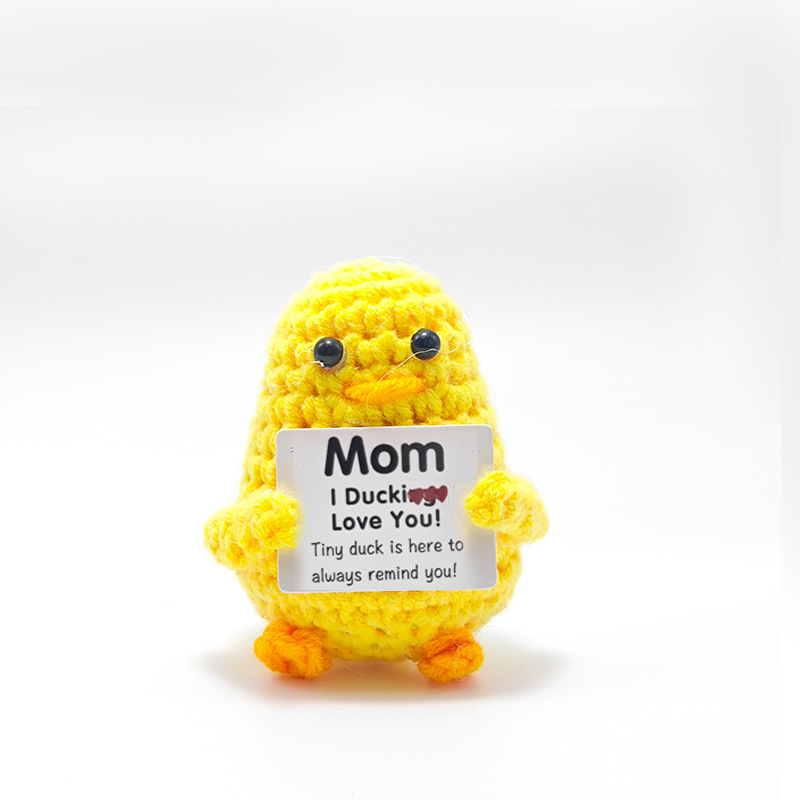 Tarjeta M de patito amarillo.