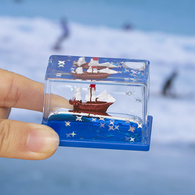 Mini petit bateau pirate rectangulaire blanc