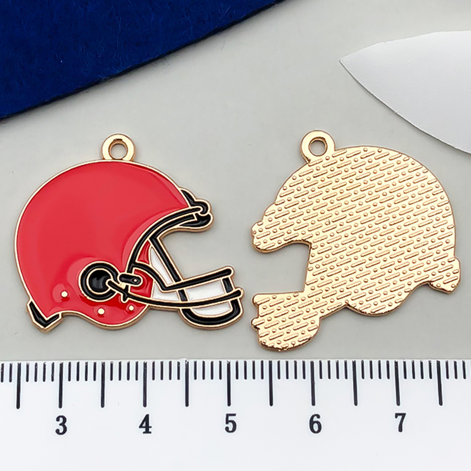1 casque rouge 28x25mm-2.0g-21726