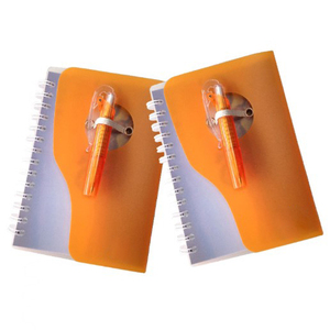 Logotipo personalizado Mini cuaderno en espiral con bolígrafo Tamaño A5 con encuadernación de hojas sueltas Impreso PP PVC Cubierta Nuevo diseño para la promoción - Product Image 1