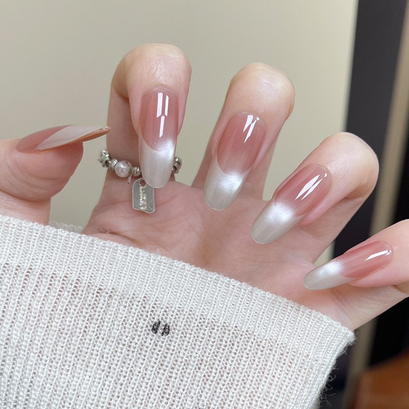 BY2143สง่างามและสง่างาม