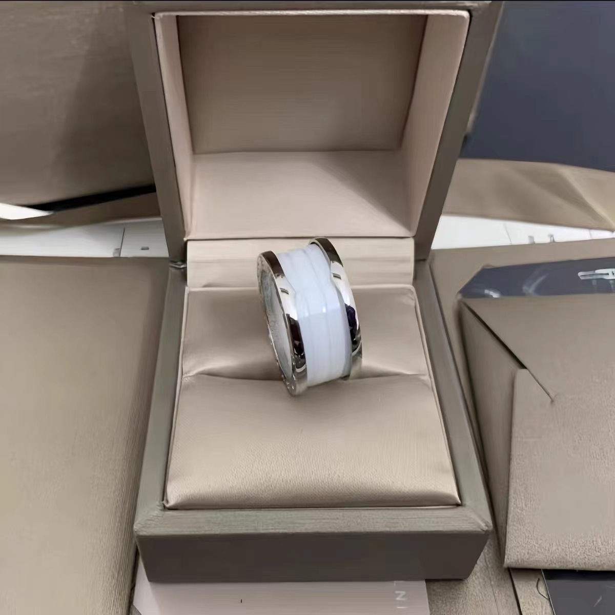 Tres Anillos Platino Cerámica Blanca