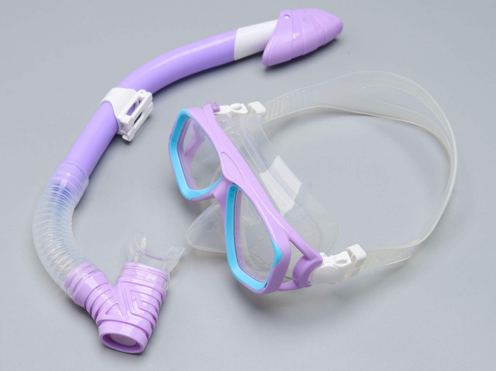 สีน้ำเงินอมม่วง