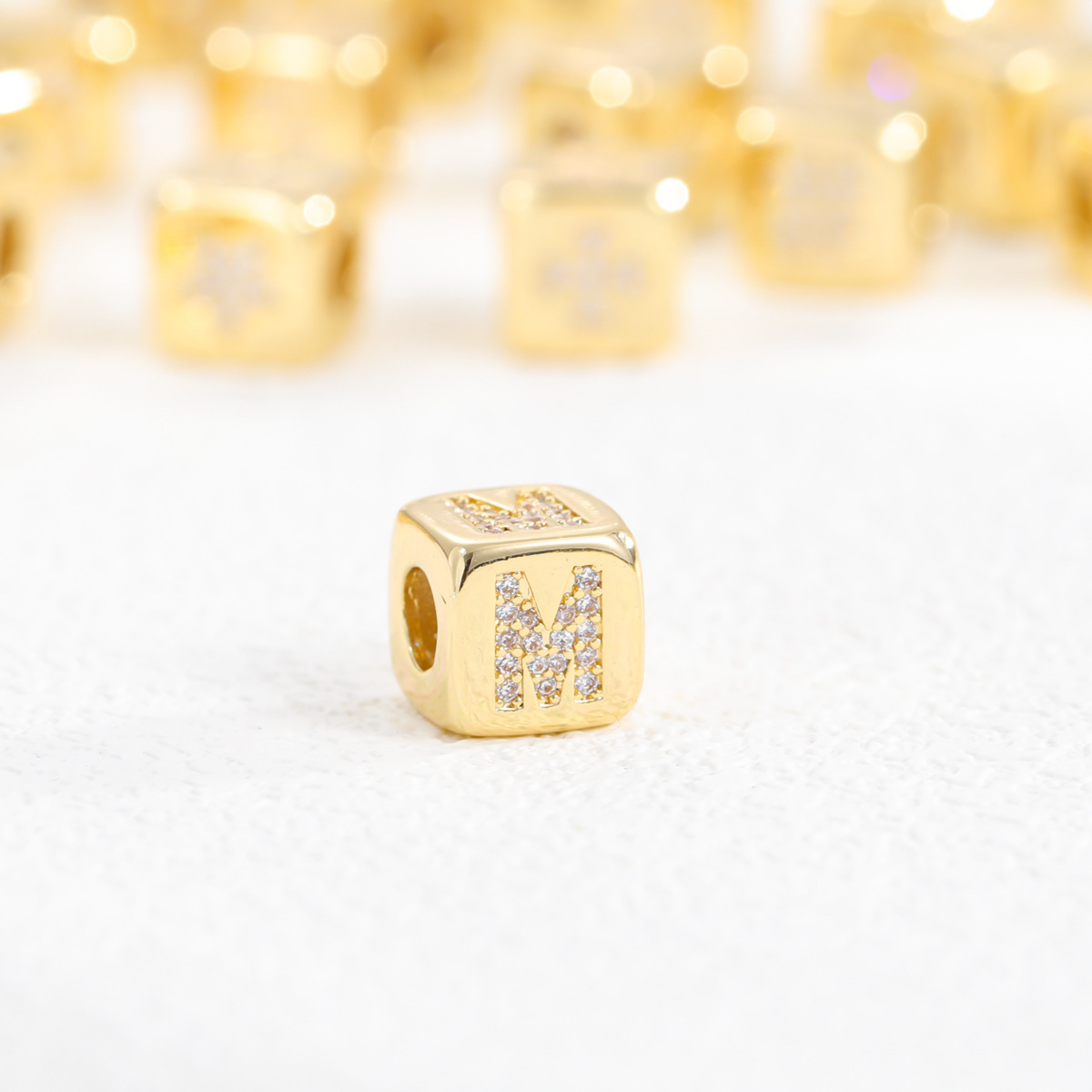 M-pendentif simple-doré