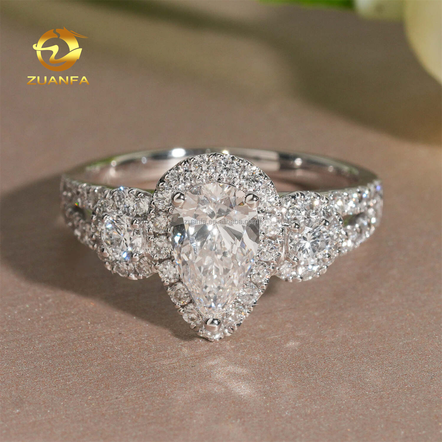 Frais de CAO pour bague en or 14 carats.